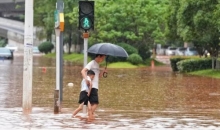 南方暴雨北方炙烤！极端天气频繁，怎么应对？